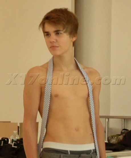 jbiebertopless012611_02-full.jpg